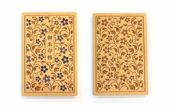 「ますますありがたい気持ちになった…」繊細な美しさにハッとする　木製の御朱印帳