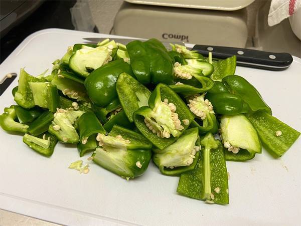 種もそのまま炒める『無限ピーマン』レシピに反響　「箸が止まらない」「さっそく作る」