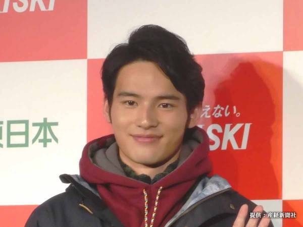 岡田健史が料理男子に！？　エプロン姿にファン「結婚してください」