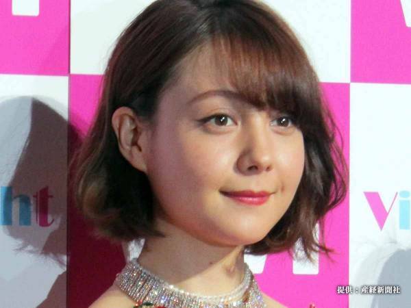 トリンドル玲奈、背中ぱっくりワンピで大胆露出！　「妖精かよ」ファン絶句