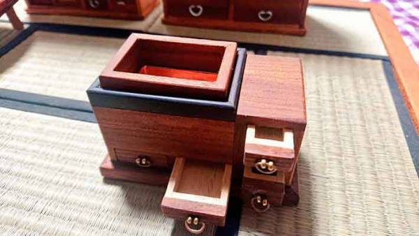 「７８歳渾身の作！」　お父さんが作った本気のミニチュア家具に称賛の嵐