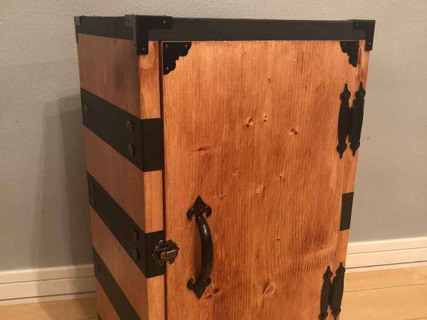 『鬼滅の刃』にハマッた父が作った本棚　扉を開けると…完成度の高さに言葉を失う！