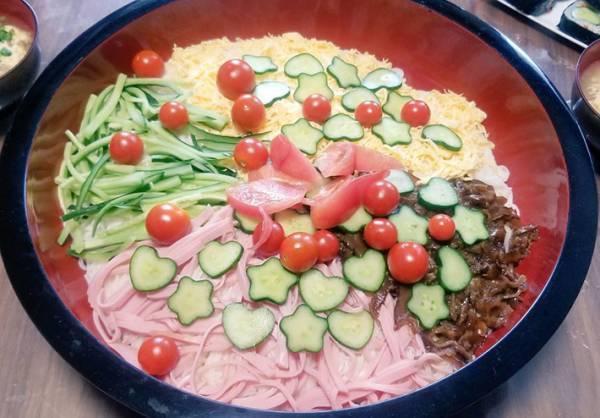 会社を辞めて農業を始めた父親　変わったキュウリの形に海外からも反響が上がる