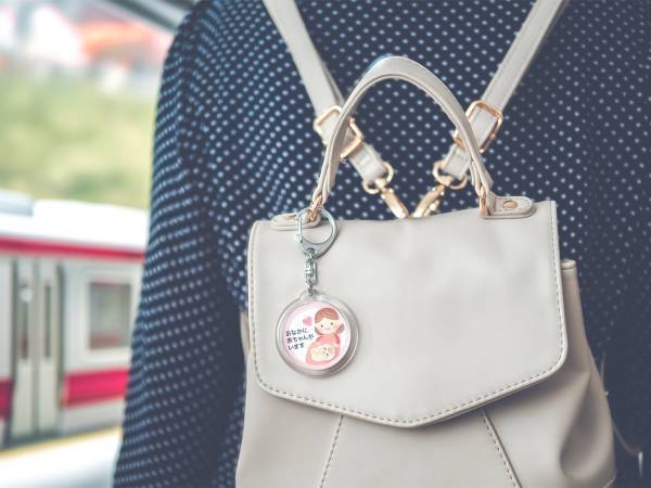 妊娠７か月の女性が駅で倒れた理由に、衝撃の声　「本当に危険」「地獄でしかない」