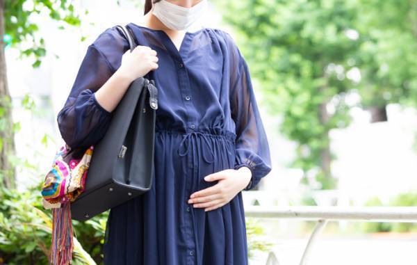 妊娠７か月の女性が駅で倒れた理由に、衝撃の声　「本当に危険」「地獄でしかない」