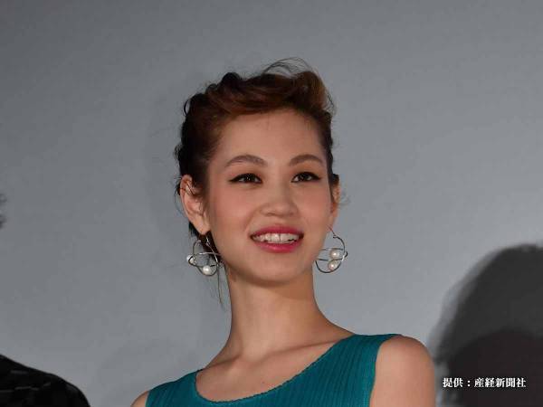 水原希子が小３の時の写真を公開！　「この頃から出来上がってる」と驚きの声