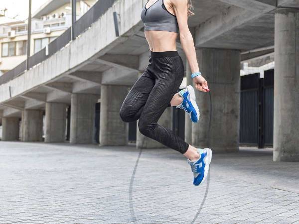 二重跳びのコツは縄跳びの調整から　動画で動きを見ると「こう跳べばよかったのか」