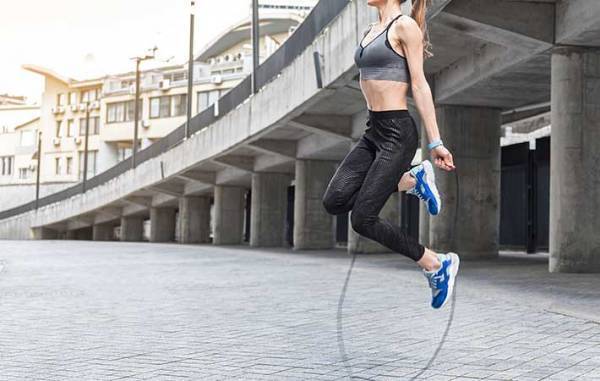 二重跳びのコツは縄跳びの調整から　動画で動きを見ると「こう跳べばよかったのか」