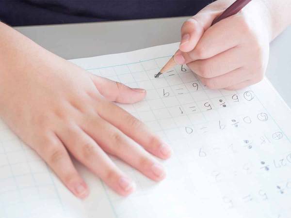 子供たちに人気のあの曲で『九九』をマスター！ぴったりハマった歌詞に「すごい！」と感動の３分間