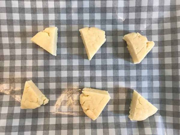 ホットケーキミックスで超簡単！さくさくスコーン作ってみた