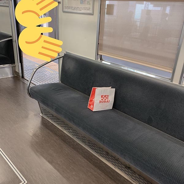 電車に置き去りにされたものとは？　「笑った」「気を付けて帰ってね」