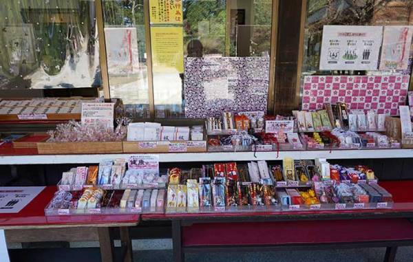 神社の御朱印を郵送でもらう時の注意点　関東で手に入るおすすめの御朱印帳は？