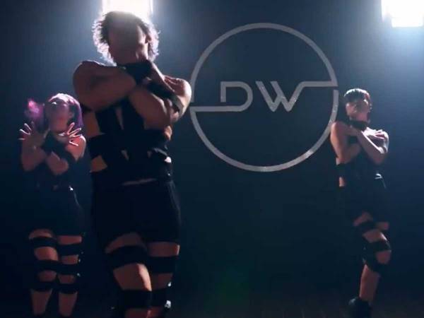 西川貴教の名曲をダンサー４人が踊ると？　随所で笑いが巻き起こる！