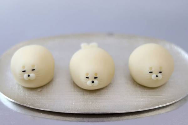 白くてモチモチ！　かわいすぎる和菓子に心奪われる