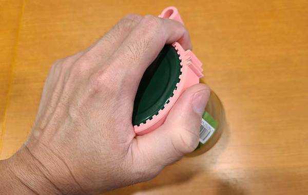 瓶の蓋が開かない！どうしたらいい？　新品でもビールの蓋でもウソのように開く開け方