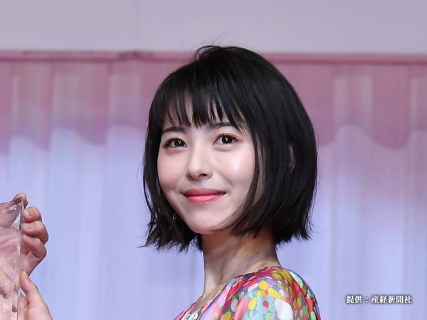 浜辺美波＆横浜流星の『浴衣姿』に歓声相次ぐ　「美男美女すぎる」「ため息しか出ない…」