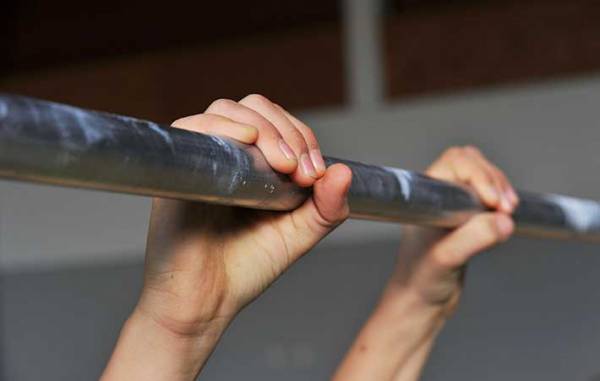 逆上がりができないのはなぜ？　タオルを使った裏技や大人が知りたい教え方など