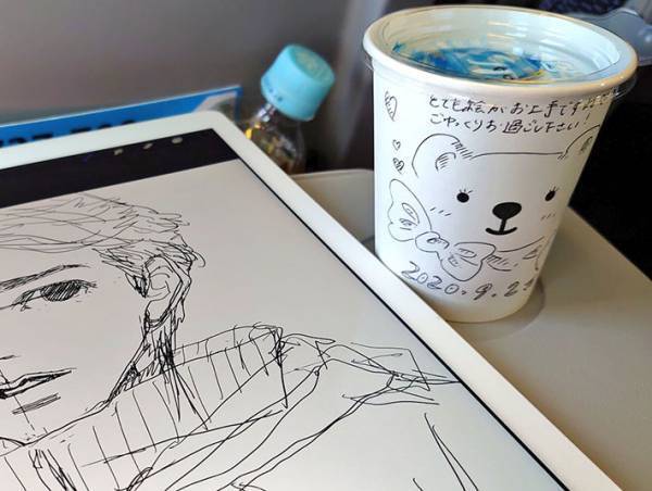 機内で眠っていた漫画家　目を覚ますとCAから心温まるサービスが届いていた！