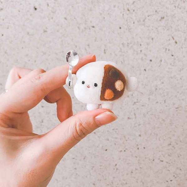 見れば本物のカレーが食べたくなる！ 手作りぬいぐるみのカレーライス