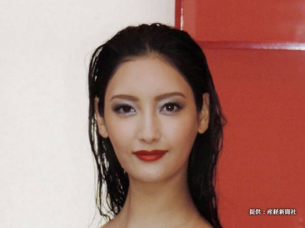 菜々緒ポーズ、生まれたきっかけは怪我？　猫にも人気ってほんと？