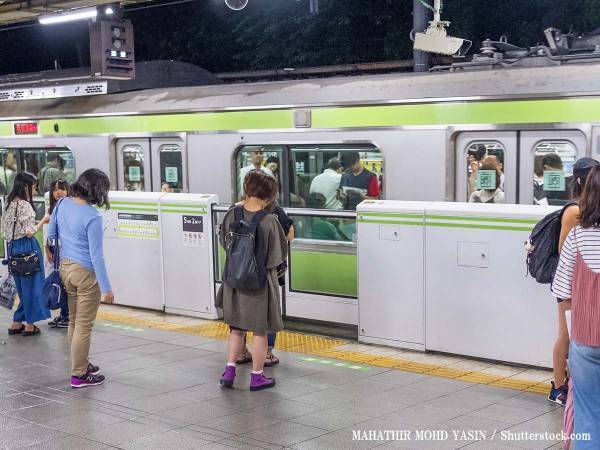 子連れに声をかけた、評判の悪い高校の男子たち　駅で起こった出来事に心打たれる