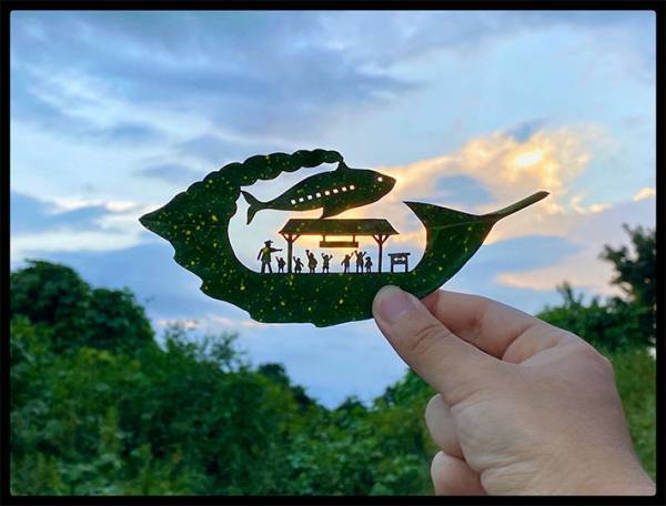 葉っぱで作られた『切り絵』がTwitterで話題　青空に作品をかざすと…　「なんて繊細」