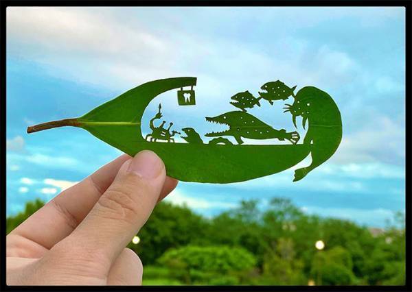 葉っぱで作られた『切り絵』がTwitterで話題　青空に作品をかざすと…　「なんて繊細」