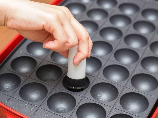 たこ焼き器で最高のおつまみが完成！　穴を最大限に活用したレシピが話題