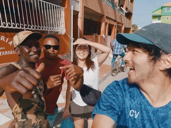 「本当にすごい」「尊敬する」　日本に帰れなくなった夫婦の行動とは…？