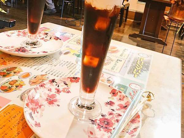 「デカすぎんだろ…」もはや生クリームメインのコーヒー