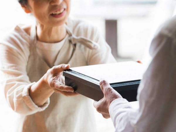 ８０代母親「宅配で弁当を頼むなんて、近所の人に何をいわれるか…」　数日後？