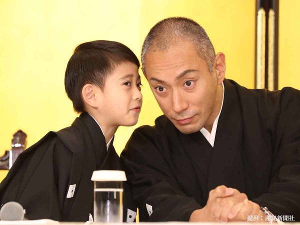 達成感が半端ない！海老蔵とヒカキンがアルミホイル玉作りに挑戦！