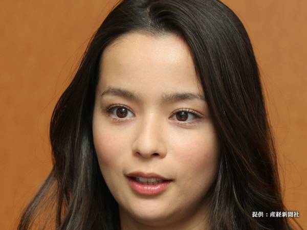 加藤ローサ「８歳のママとは思えない…」美女顔を公開　「こんなママ欲しい」