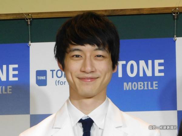 坂口健太郎の『筋肉』は「ヤバすぎる」と話題に　服の上からでも分かる？