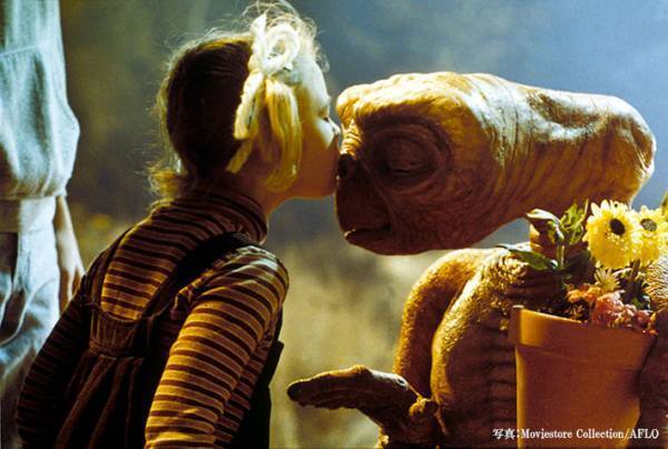 『E.T.』の名子役、ドリュー・バリモアの栄光と挫折　昔から現在までを映画で振り返る