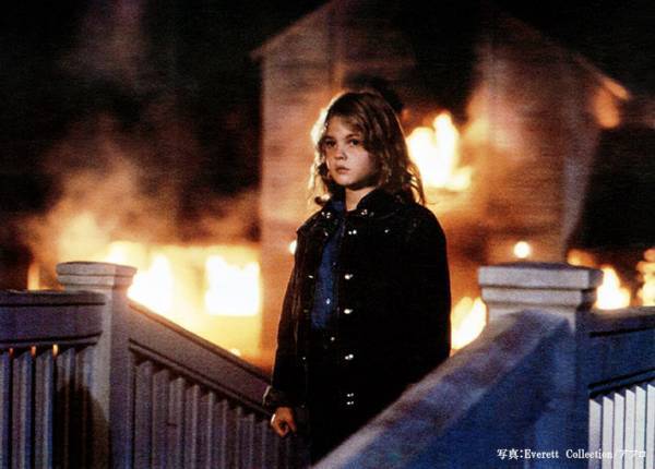 『E.T.』の名子役、ドリュー・バリモアの栄光と挫折　昔から現在までを映画で振り返る