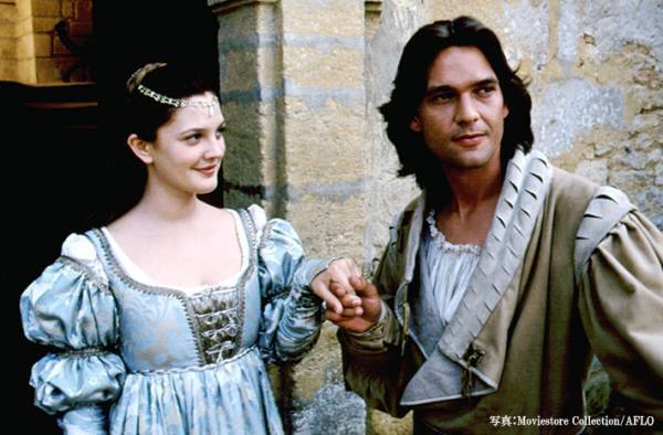 『E.T.』の名子役、ドリュー・バリモアの栄光と挫折　昔から現在までを映画で振り返る