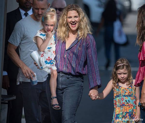 『E.T.』の名子役、ドリュー・バリモアの栄光と挫折　昔から現在までを映画で振り返る