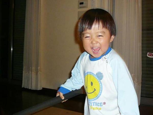 ヌンチャクで無邪気に遊ぶ男の子　１０歳になった姿に「鳥肌が立った」「すごすぎる」