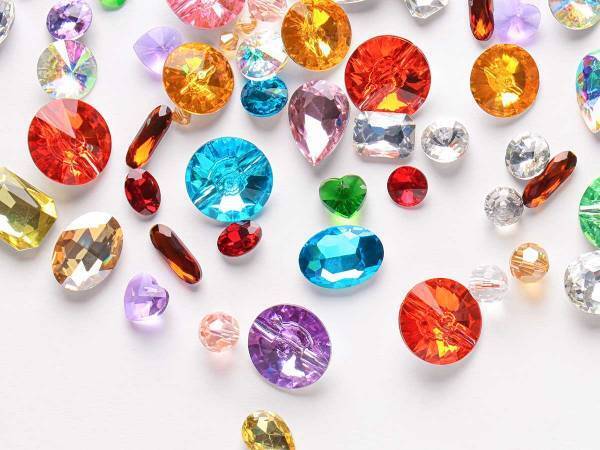 １０月の誕生石は２つ　それぞれの宝石が持つ、意味と和名