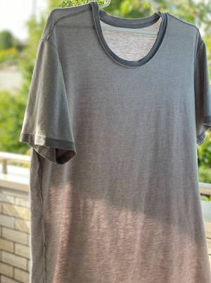 洗濯物を干している時に夫の服のタグを見ると…？　６万人が爆笑！