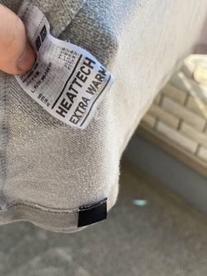 洗濯物を干している時に夫の服のタグを見ると…？　６万人が爆笑！