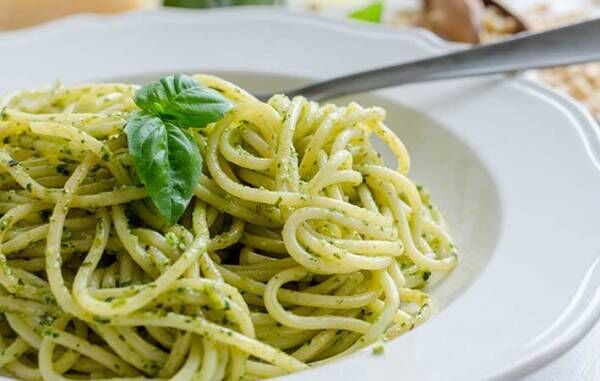 パスタとスパゲティって何が違うの？種類や定義で比べてナポリタンに合うのは？