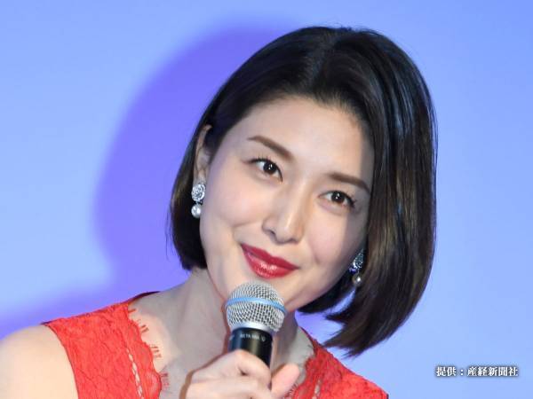 橋本マナミ、ベビーカーでお出かけ　「出産前と変わらない…」スタイルに驚き！