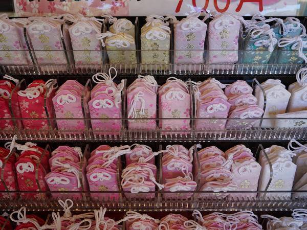 お守りをいくつも持つのはNGなの？　巫女さんに聞くと驚きの回答が返ってきた