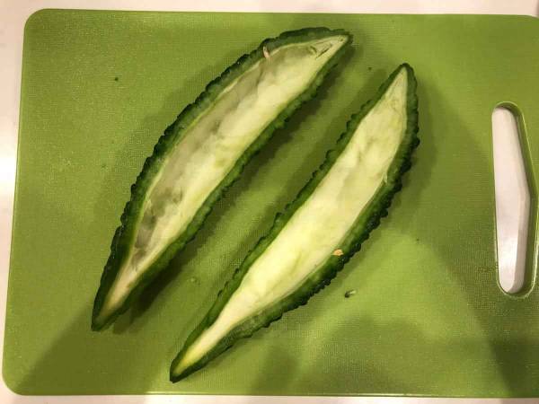 大胆なビジュアル＆ハマる味　ゴーヤの肉詰めがうまい