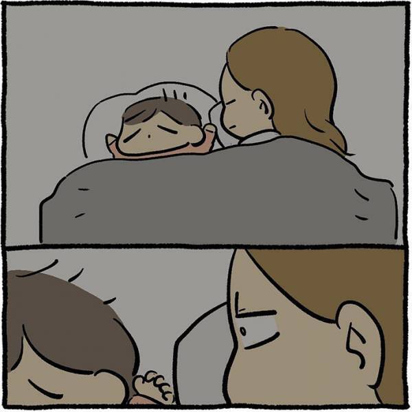 布団で娘を寝かしつけた母親　そっと部屋を出ると、猫が待ち構えていて…！？