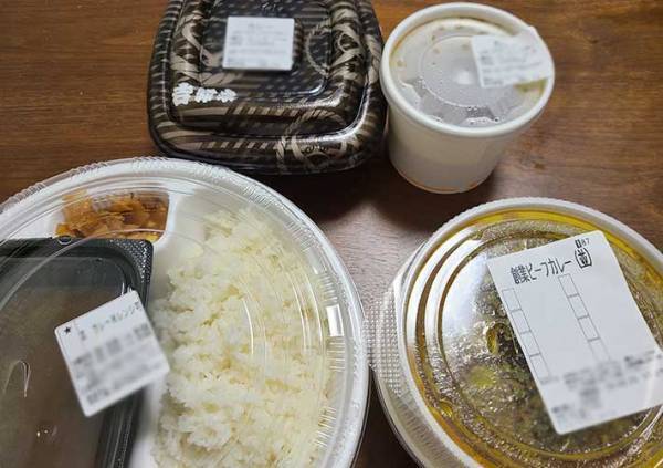 吉野家、松屋、すき家のカレーをまとめて食べ比べ！　ルーのみで一番辛さが強いのは…