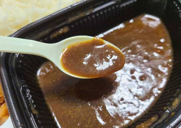 吉野家、松屋、すき家のカレーをまとめて食べ比べ！　ルーのみで一番辛さが強いのは…