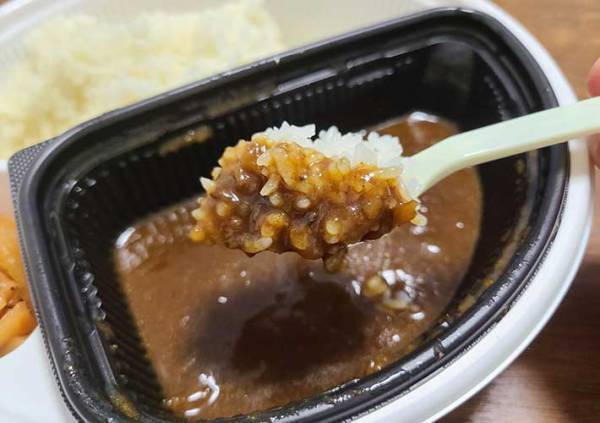 吉野家、松屋、すき家のカレーをまとめて食べ比べ！　ルーのみで一番辛さが強いのは…